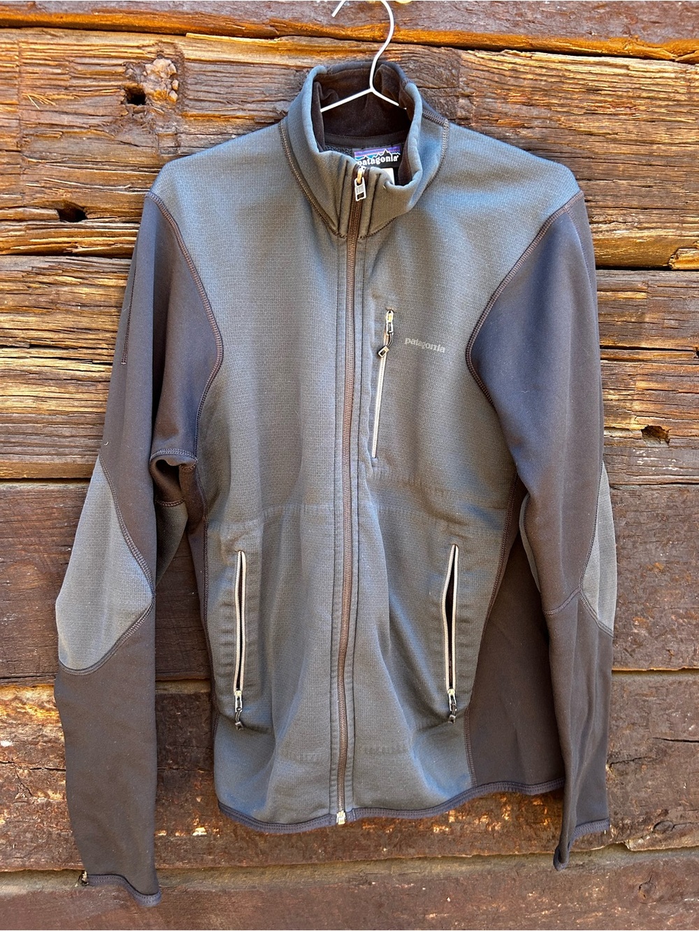 Patagonia Men's Two-Tone Gray Lightweight Jacket size: Medium
